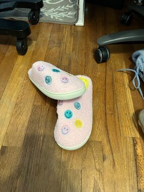 Women’s Pink Smile Embroidered One-Piece Slippers